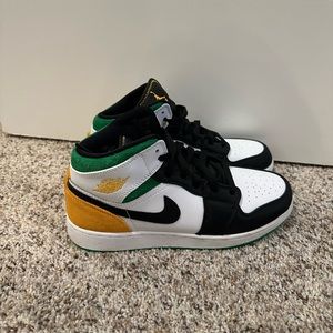Air Jordan 1 Mid ‘Oakland’